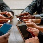 Ilustrasi Penggunaan Smartphone di Indonesia