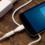 Proses charge Hp, Sumber : wolipop.detik.com