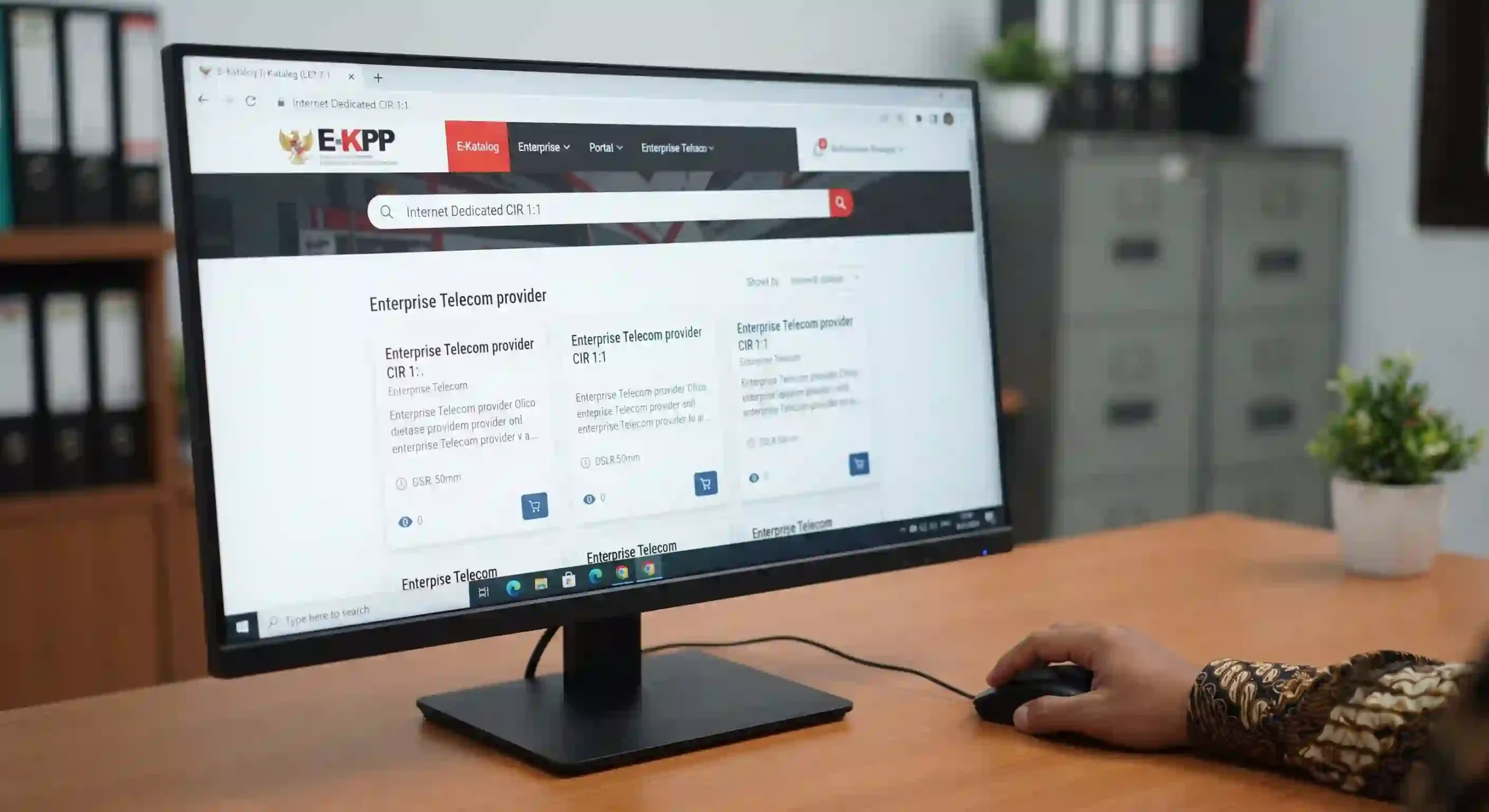 Tampilan layar sistem e-purchasing lembaga kebijakan pengadaan barang jasa pemerintah menampilkan pencarian penyedia bandwidth simetris